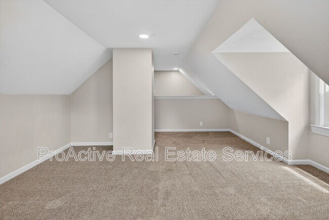 Building Photo - 816 Martin Ave