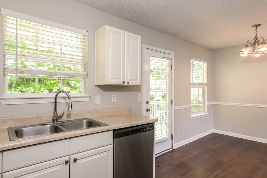 Building Photo - 4100 Clarks Tr