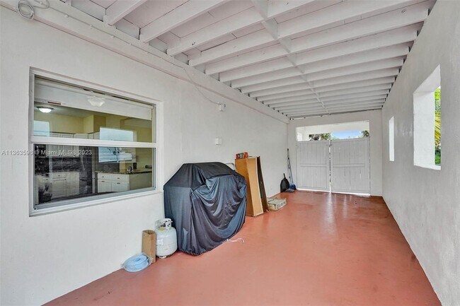 Building Photo - 1524 NE 15th Ave