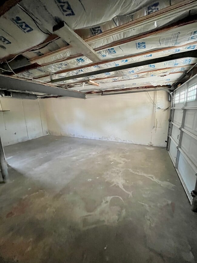 Building Photo - 5721 N Drury Ave