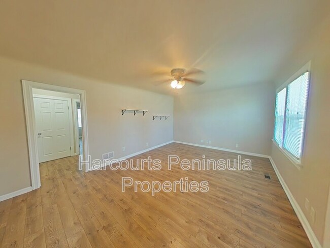 Building Photo - 1011 N Rainier Ave