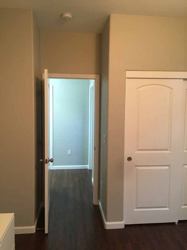 Building Photo - Low Maintenance Home Centrally Located wit...