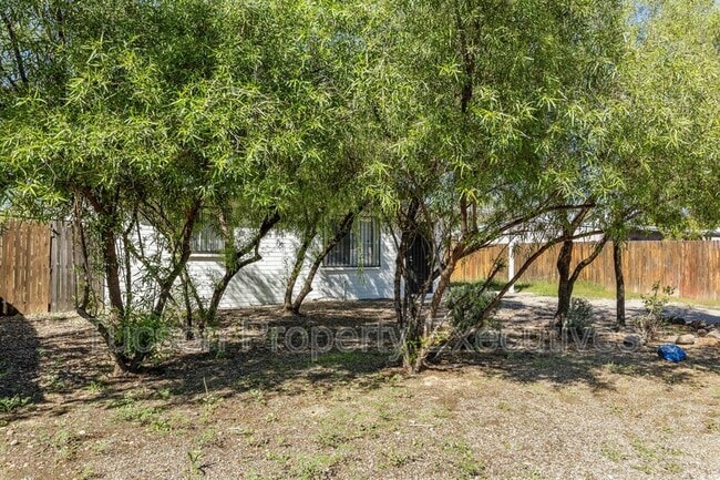 Building Photo - 3317 N Howard Blvd