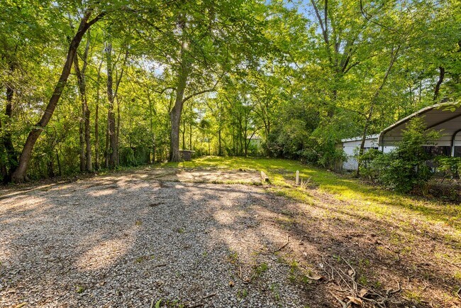Building Photo - Beautiful 3 Bedroom 2 Bath