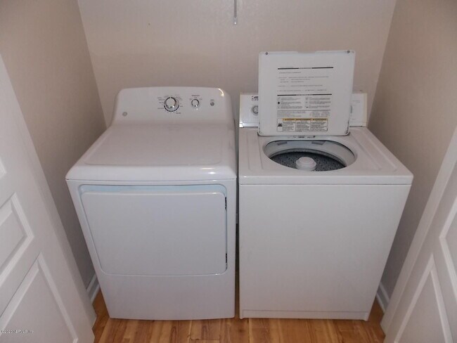 Building Photo - 1001 Monument Rd