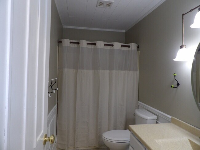 Building Photo - 2 Bed | 2 Bath Third Floor Condo