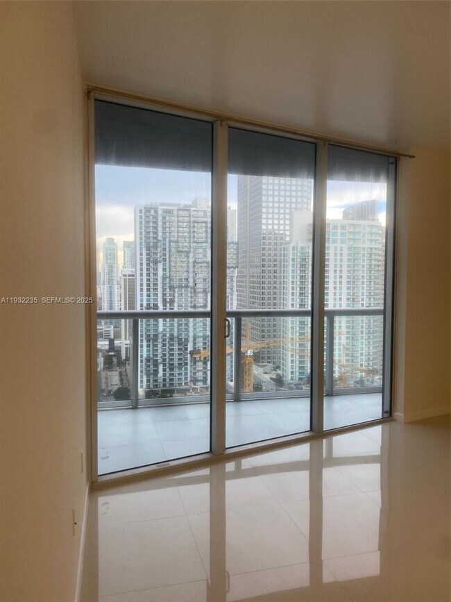 Building Photo - 475 Brickell Ave