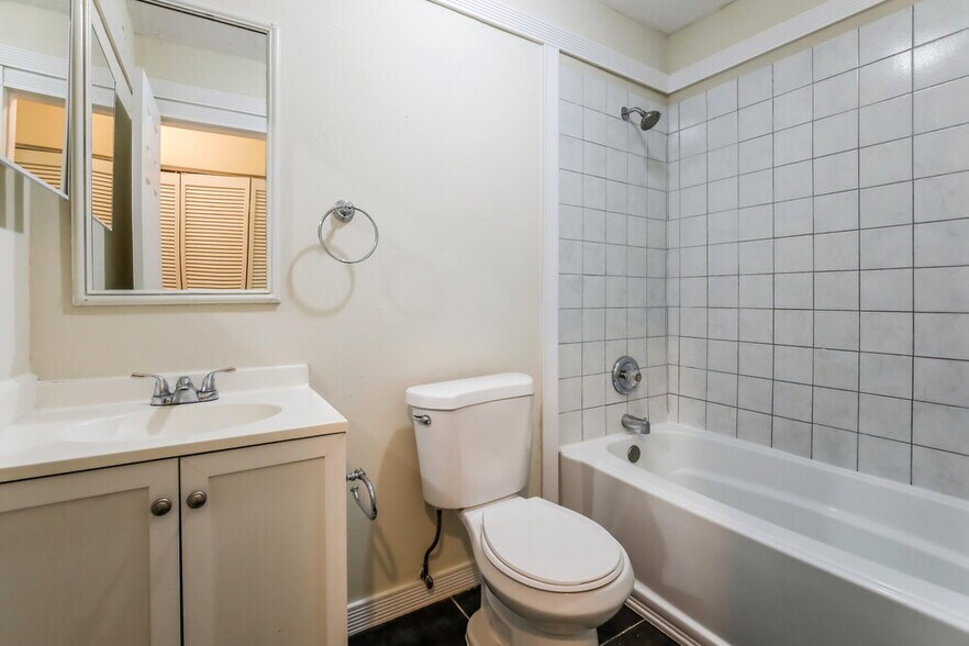 Building Photo - 11010 SW 123rd Ave