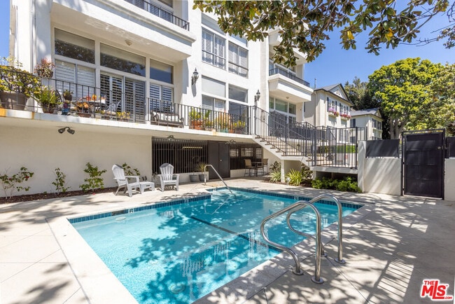 Building Photo - 511 San Vicente Blvd