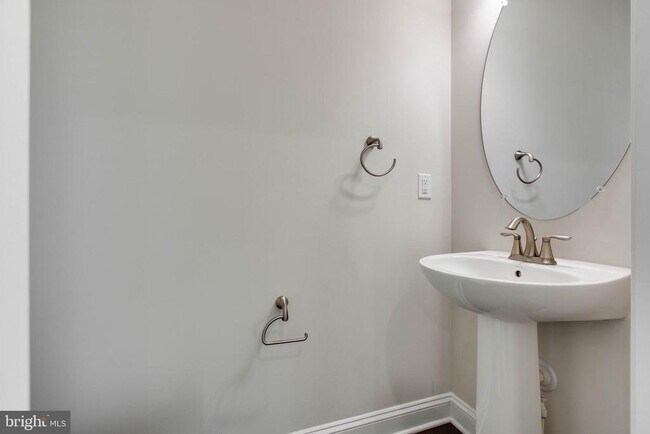 Building Photo - 7110 Druce Way