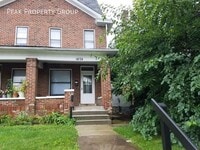 Building Photo - 1482 Summit St