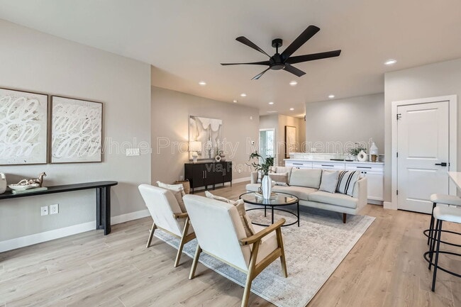 Building Photo - 31 S Gray St