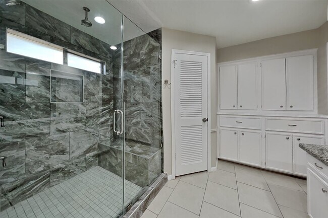 Building Photo - 5307 Summerfield Ln