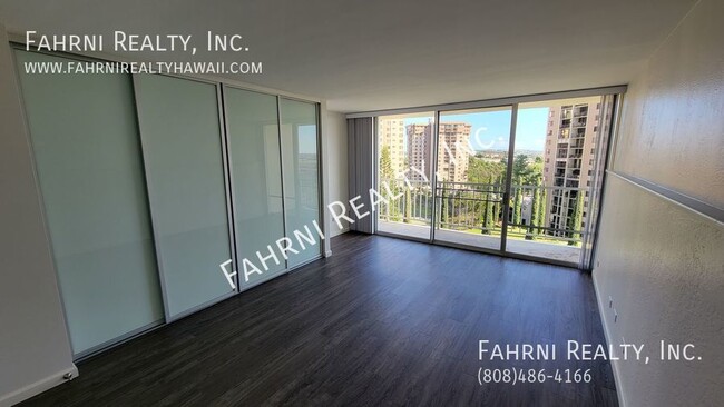 Building Photo - Pearl Two, Fully Remodeled 1 Bedroom Condo...