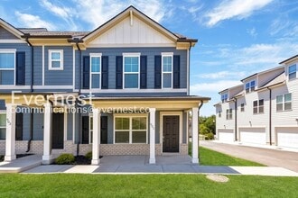 Building Photo - Limited Time Special Offer / 3 Bed/3 Bath Town Home with Garage / Pet-Friendly / Vouchers Accepte...