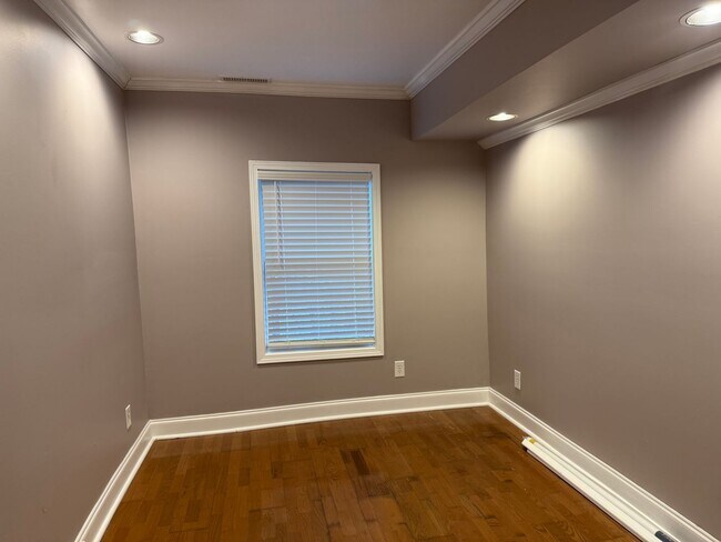 Building Photo - Very nice home located in the Tree Streets - Walking distance to ETSU!