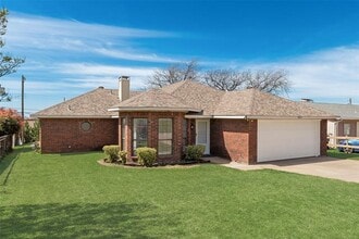 Building Photo - 9625 Cherry St