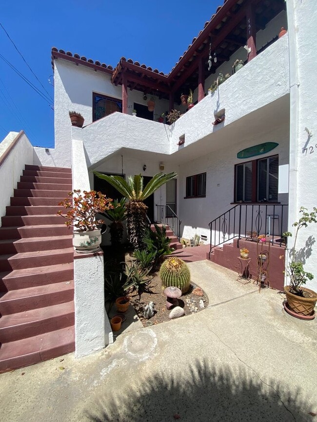 Building Photo - Cute 1 Bedroom 1 Bathroom Long Beach Apartment For Rent!