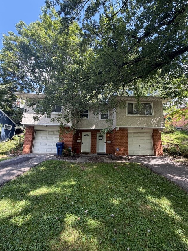 Building Photo - 2376 Westwood Dr