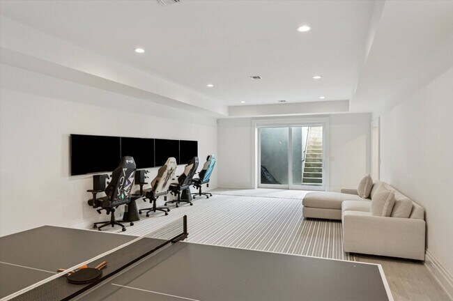 Building Photo - 50 Rosko Ln