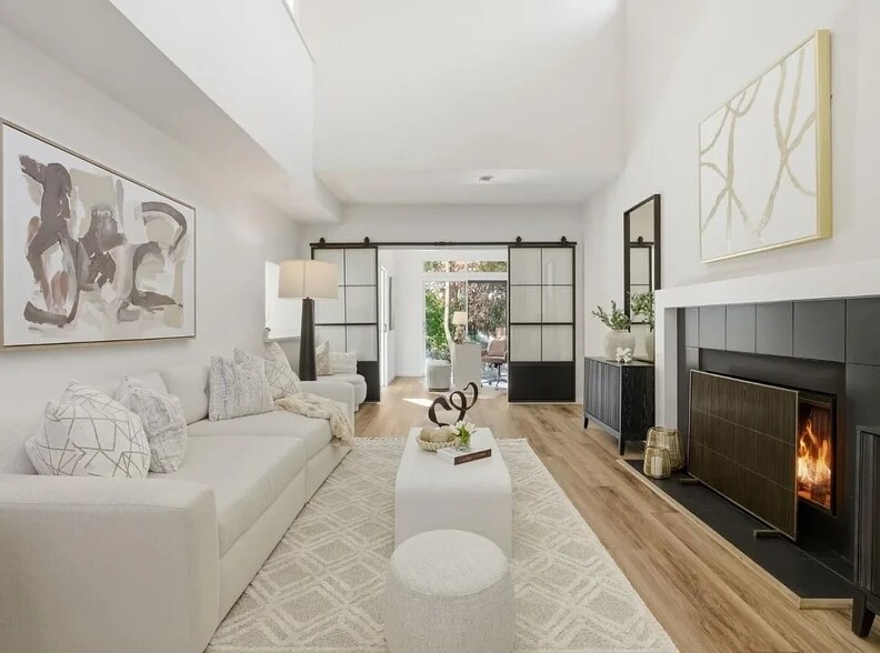 Building Photo - 230 Lakeridge Way