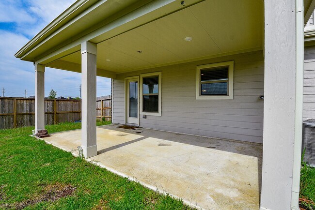 Building Photo - 15102 Darbydale Dr