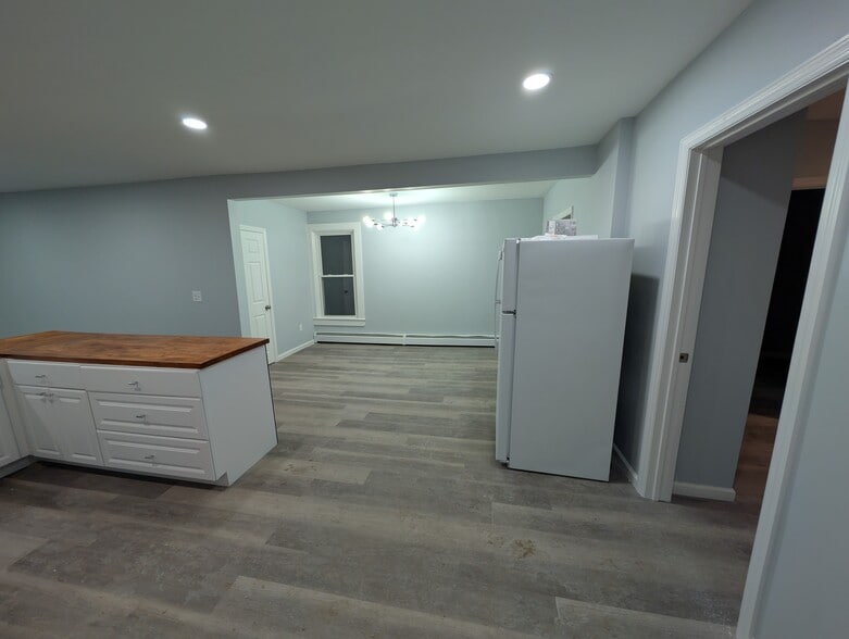 Building Photo - 27 W Notre Dame St