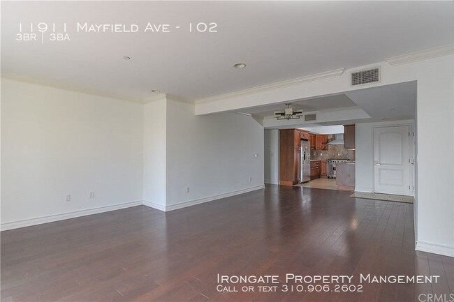 Building Photo - 11911 Mayfield Ave