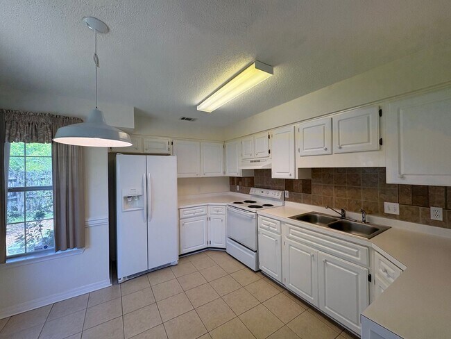 Building Photo - 37 3rd St