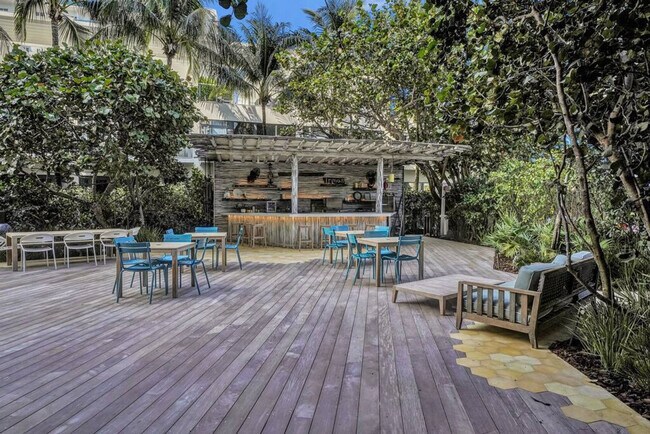 Building Photo - 2201 Collins Ave
