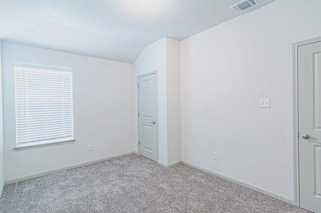 Building Photo - 7411 Gramercy Way