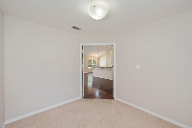 Building Photo - 1402 Ernest Hemingway Dr