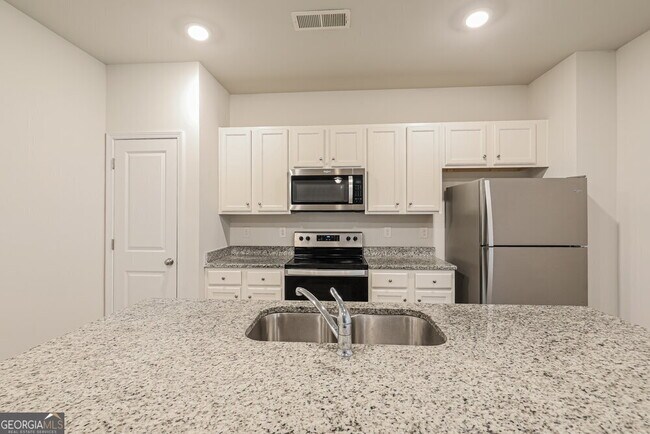 Building Photo - 251 Hamilton Pointe Dr