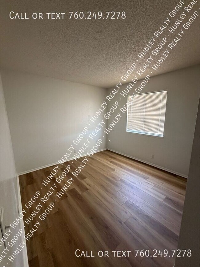 Building Photo - 15975 Calandria Way