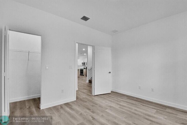 Building Photo - 710 Del Vista Rd