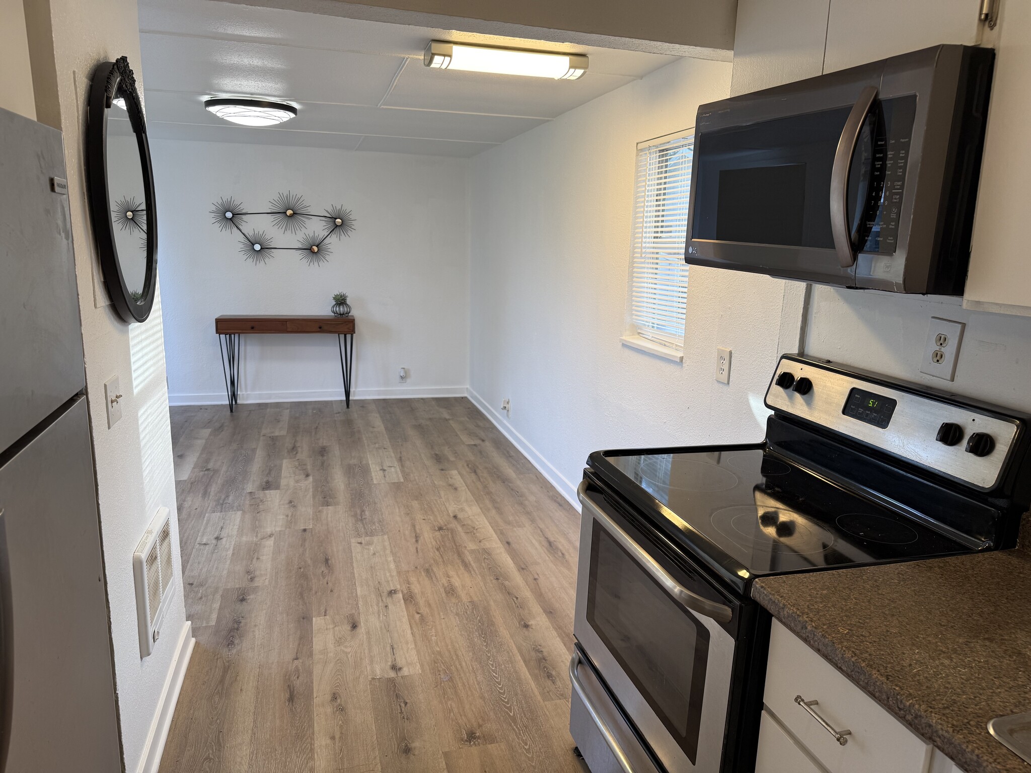 Building Photo - 8323 SE 62nd Ave