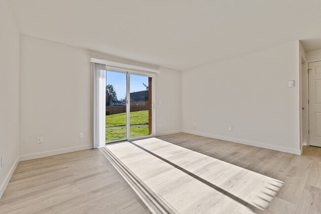 Building Photo - Crofton Apartments