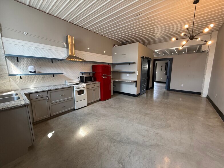 Building Photo - 475 S Hickory St