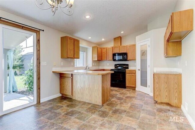 Building Photo - 4 Bedroom 2 Bath with RV Parking 2 Car Gar...