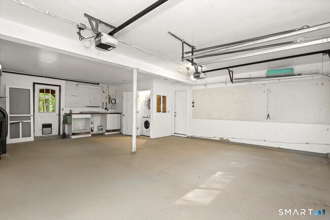 Building Photo - 122 Deforest Rd