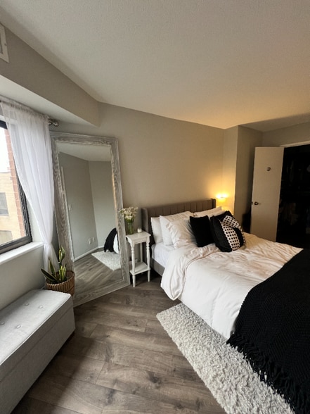 Building Photo - 900 N Stafford St