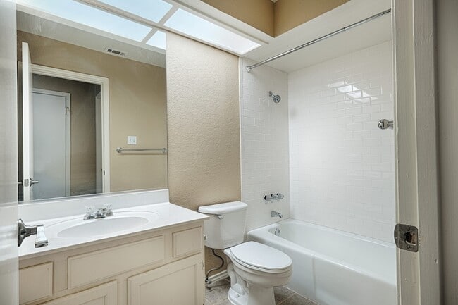 Building Photo - Beautiful 2B/2B Condo!