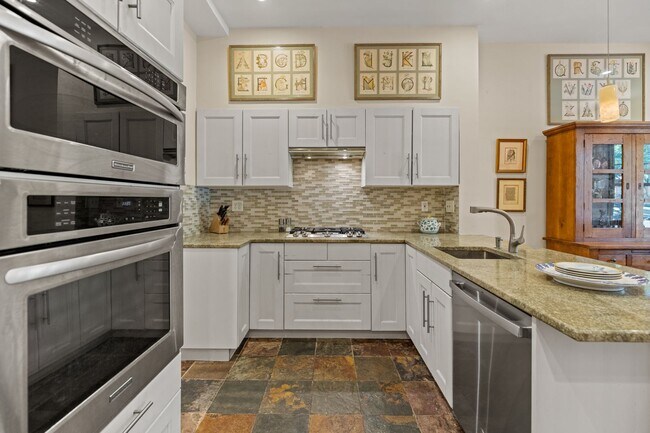 Building Photo - Foggy Bottom Home | 3 Bed | 2.5 Bath | 2,050 Sf | Large Private Patio
