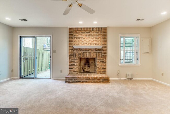 Building Photo - 1059 N George Mason Dr