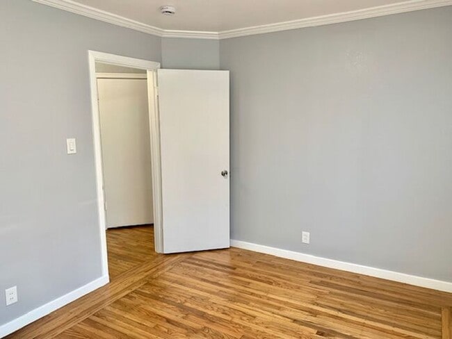 Building Photo - Great 3 bed 1.5 bath House with Garage in ...