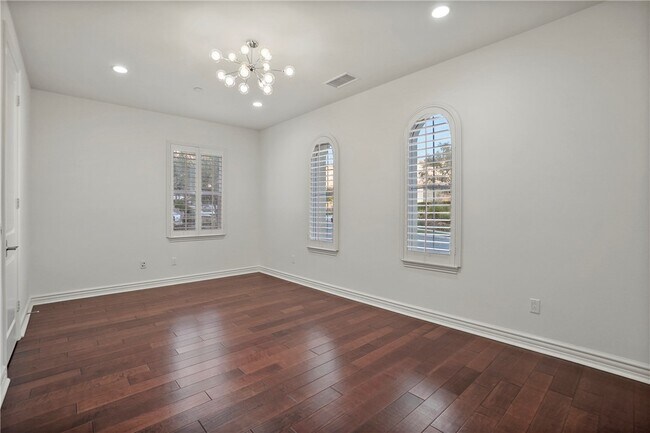 Building Photo - 707 N Rubel