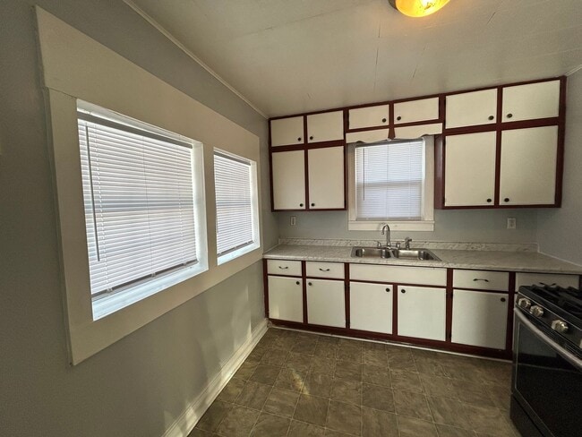 Building Photo - 1829 Frances Ave