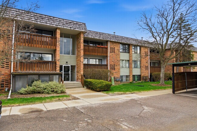 Building Photo - 1235 S Maple Rd