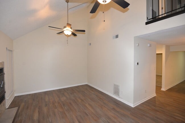 Building Photo - Updated Townhome in Larkspur Meadows