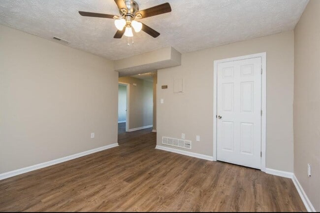 Building Photo - 431 Garden City Dr